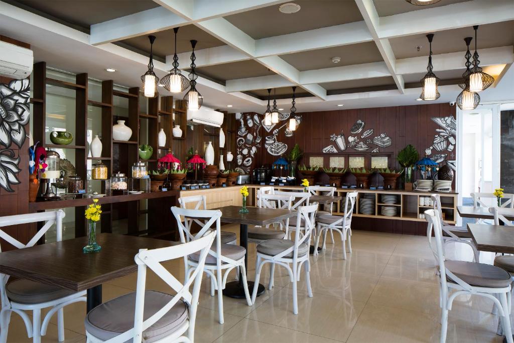 Restaurace v ubytování Natya Hotel Kuta