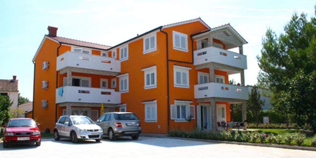 Zgradba, v kateri se nahaja apartma