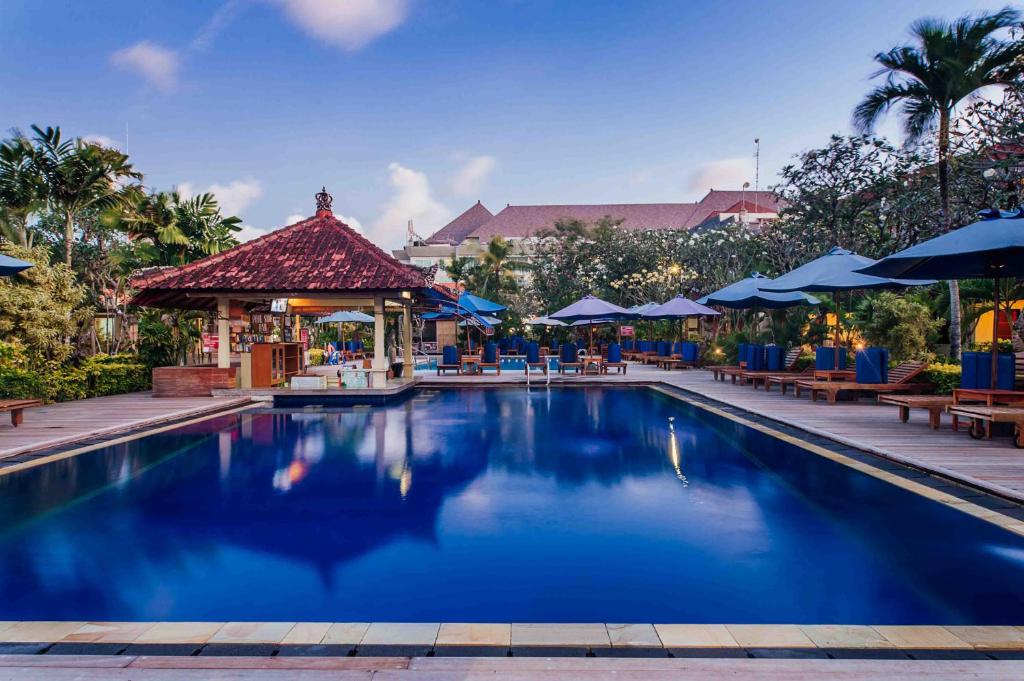 Bazén v ubytování Kuta Puri Bungalows, Villas and Resort nebo v jeho okolí