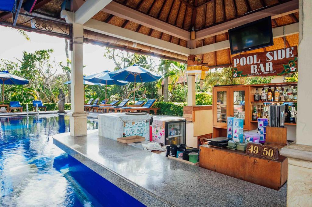 Bazén v ubytování Kuta Puri Bungalows, Villas and Resort nebo v jeho okolí