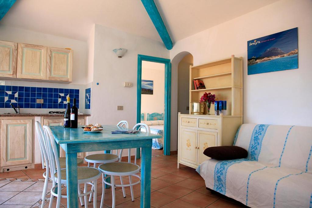 Kuchyň nebo kuchyňský kout v ubytování Residence Hotel Lu Nibareddu