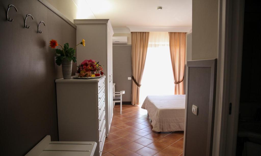 Postel nebo postele na pokoji v ubytování Baia Di Ulisse Wellness & Spa