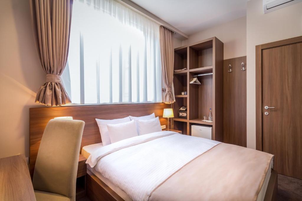 Postel nebo postele na pokoji v ubytování Veneti Suites