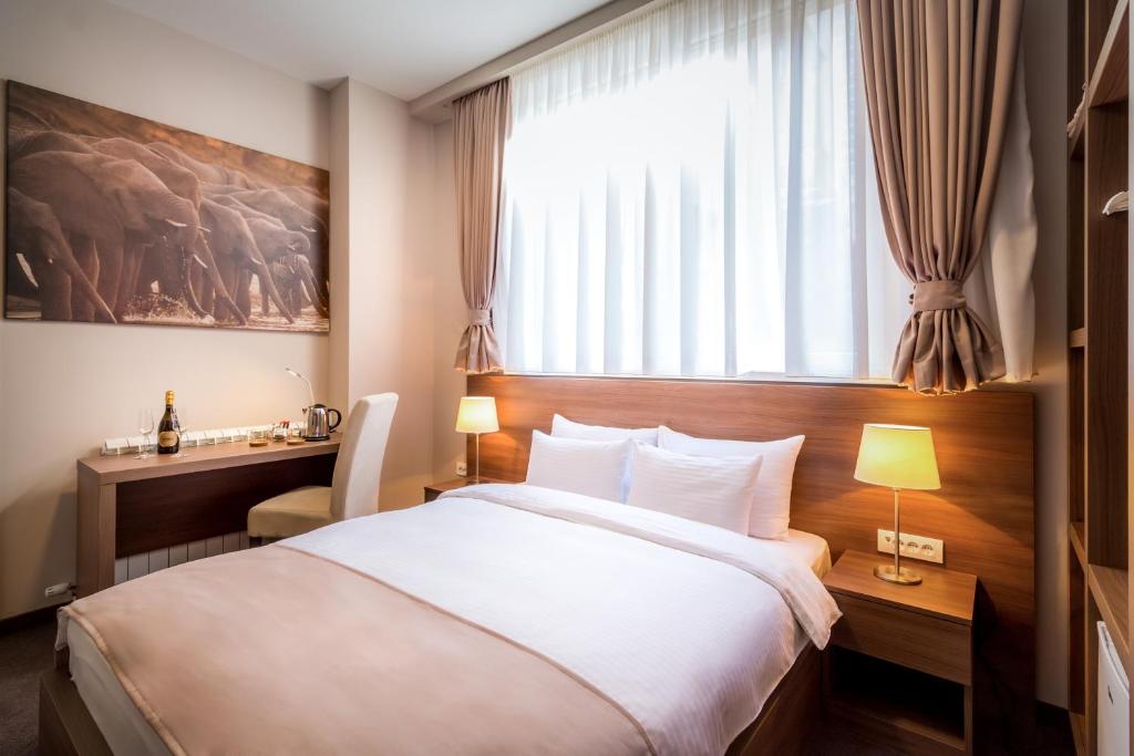 Postel nebo postele na pokoji v ubytování Veneti Suites