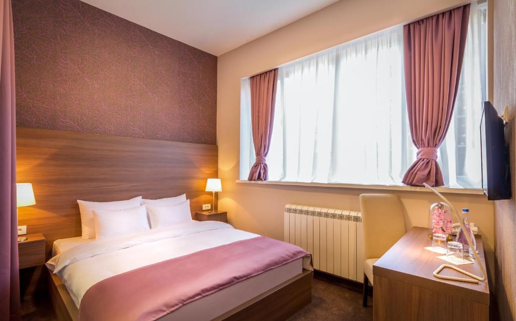 Postel nebo postele na pokoji v ubytování Veneti Suites