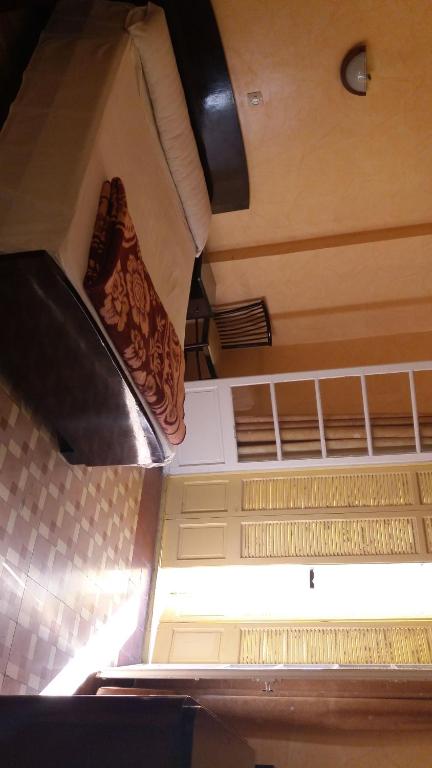 Letto o letti a castello in una camera di Hotel Le Gardenia (ex Lutetia)