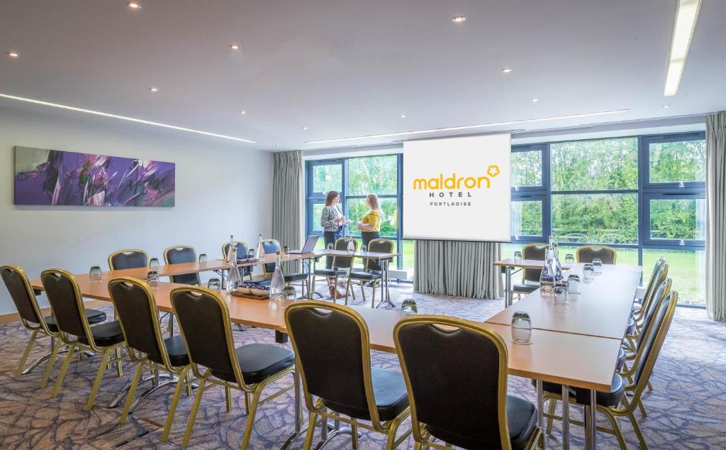 A área empresarial e/ ou a sala de conferências de Maldron Hotel Portlaoise