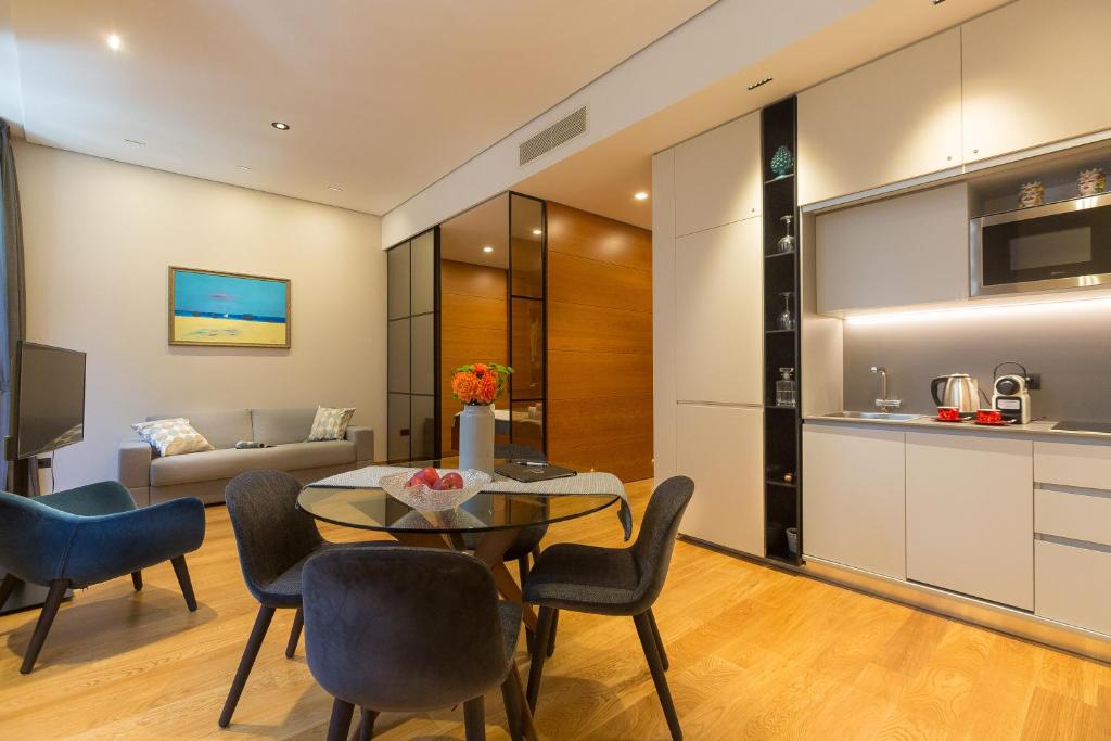 Kuchyň nebo kuchyňský kout v ubytování Amazing Piazza Venezia Suites