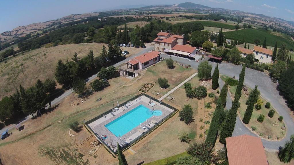 Bazén v ubytování Agriturismo Diaccialone nebo v jeho okolí