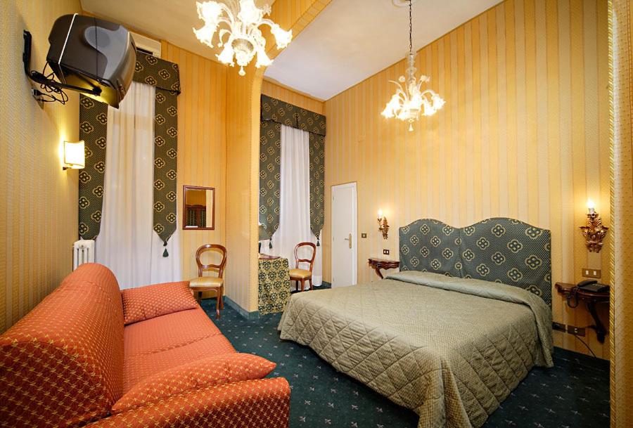 TV a/nebo společenská místnost v ubytování Centauro Hotel