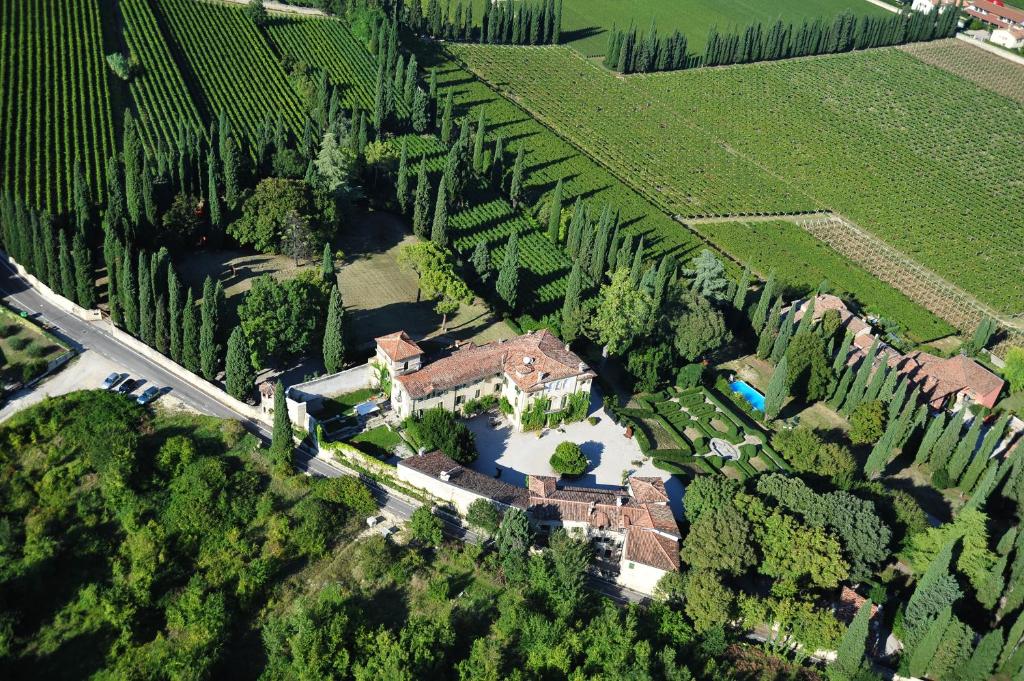 an aerial view of a house with a bunch of trees at Villa Betteloni Valpolicella Suites in San Pietro in Cariano