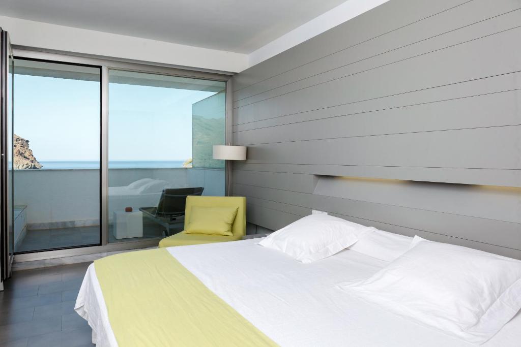 Posteľ alebo postele v izbe v ubytovaní Hotel Spa Calagrande Cabo de Gata