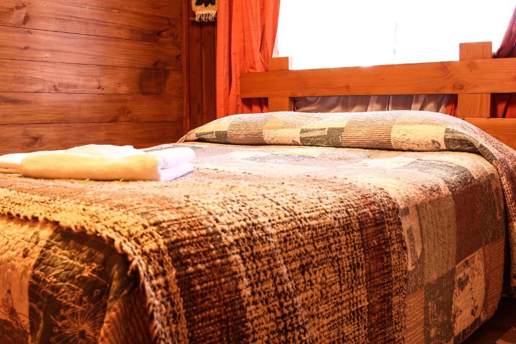 Postel nebo postele na pokoji v ubytování Hostal el Nogal Pucón