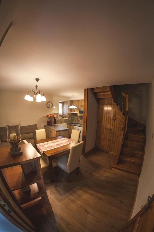 A kitchen or kitchenette at La Borda de Garbi