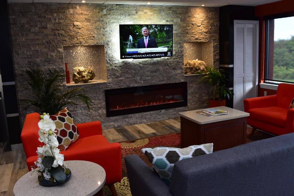 a living room with a fireplace and a tv at Quality Inn East Stroudsburg - Poconos in East Stroudsburg