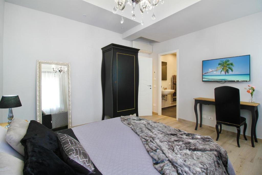 LUCCA IN CHIC - No Ztl, Free Parking, Priv Bath, Old City 550m - 12