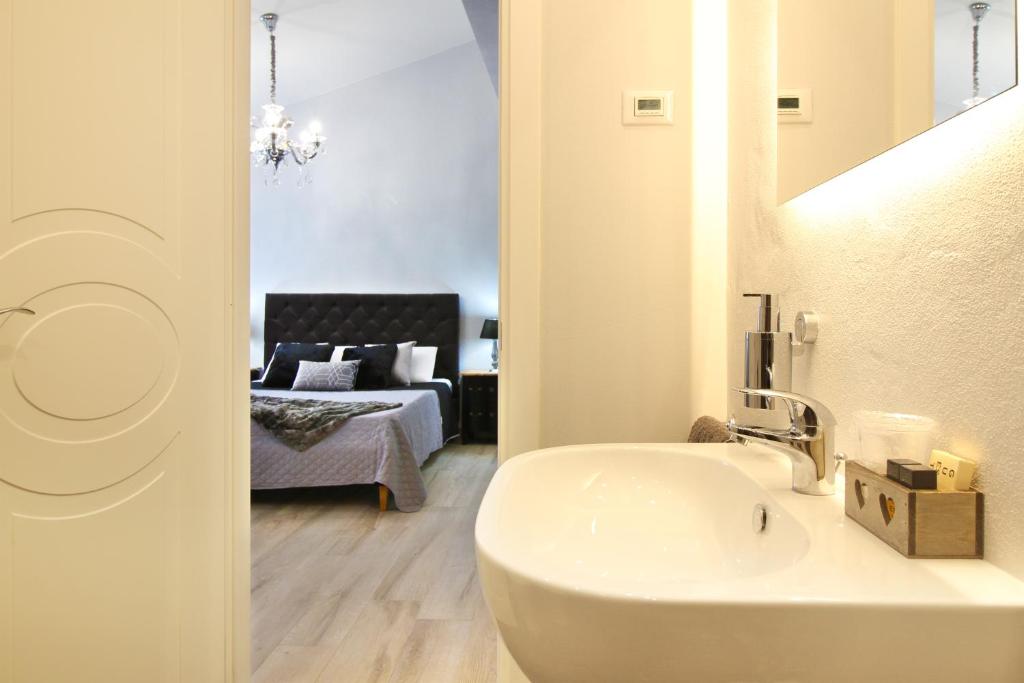 LUCCA IN CHIC - No Ztl, Free Parking, Priv Bath, Old City 550m - 11