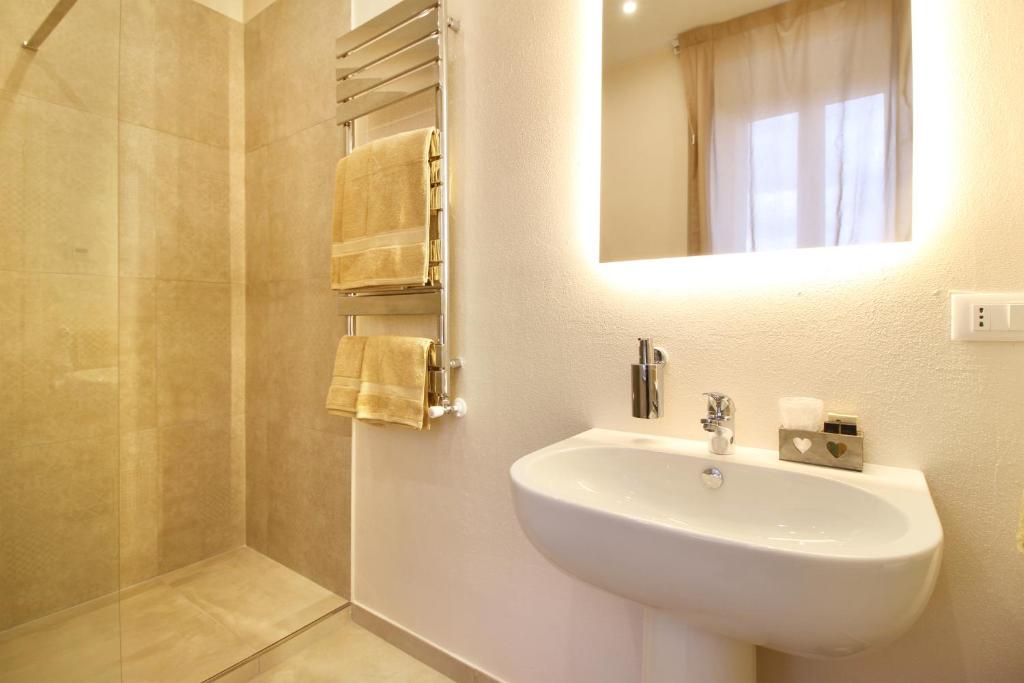 LUCCA IN CHIC - No Ztl, Free Parking, Priv Bath, Old City 550m - 18