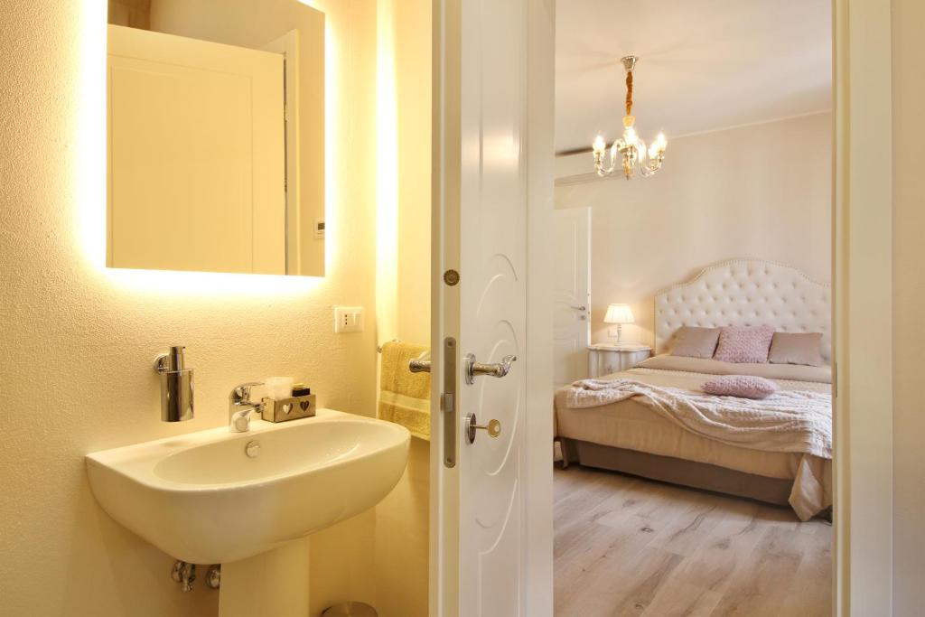 LUCCA IN CHIC - No Ztl, Free Parking, Priv Bath, Old City 550m - 15