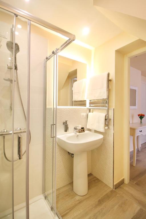 LUCCA IN CHIC - No Ztl, Free Parking, Priv Bath, Old City 550m - 6