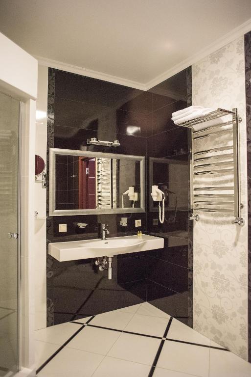 Shato Hotel - Chambre Double De Luxe Avec Lit Supplémentaire