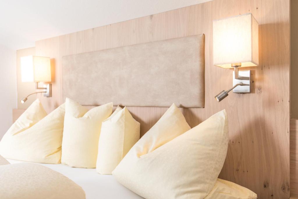 Postel nebo postele na pokoji v ubytování Hotel Andrea