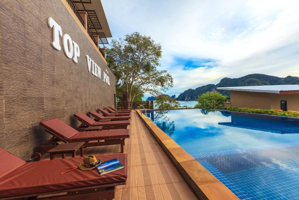 Bazén v ubytování Phi Phi Top View Resort nebo v jeho okolí