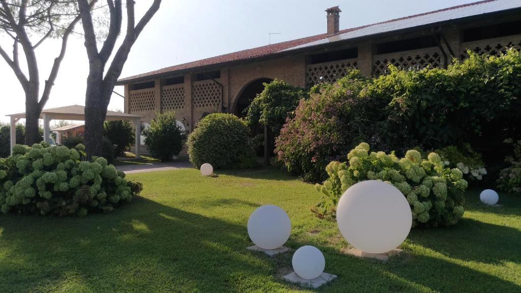 Vonkajšia záhrada v ubytovaní Agriturismo Isola Augusta