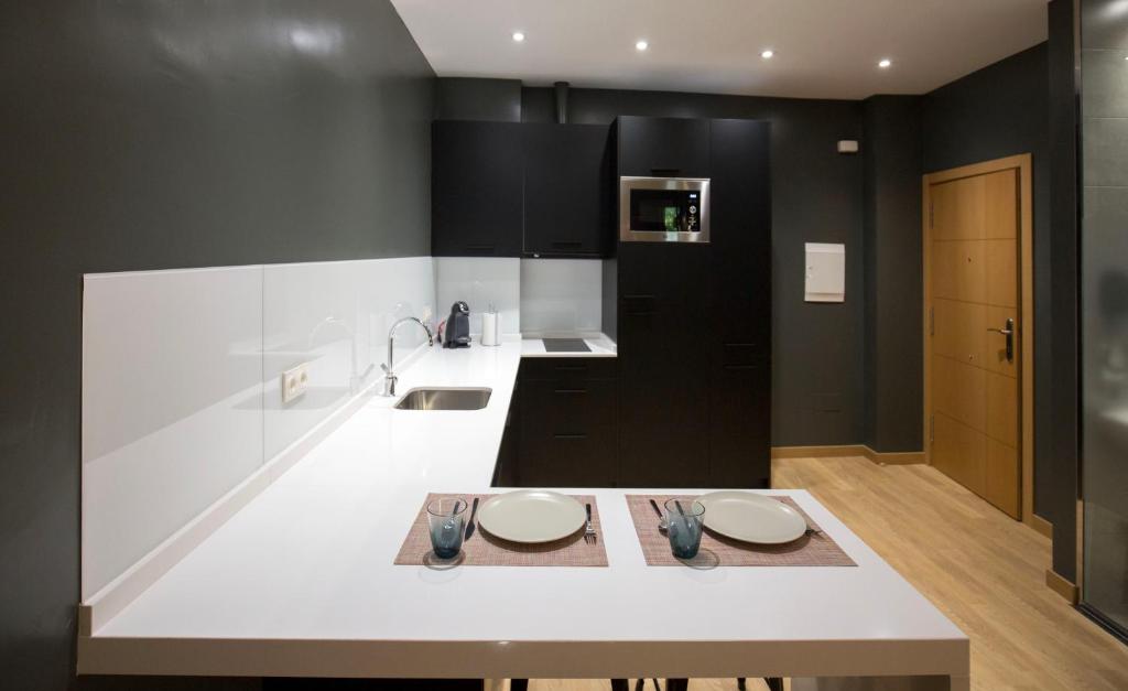 Kuchyňa alebo kuchynka v ubytovaní Apartamentos Ele San Justo Plaza
