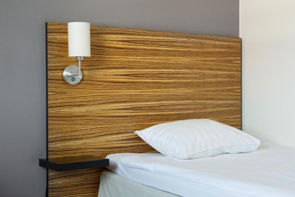 Postel nebo postele na pokoji v ubytování Comfort Hotel Jönköping
