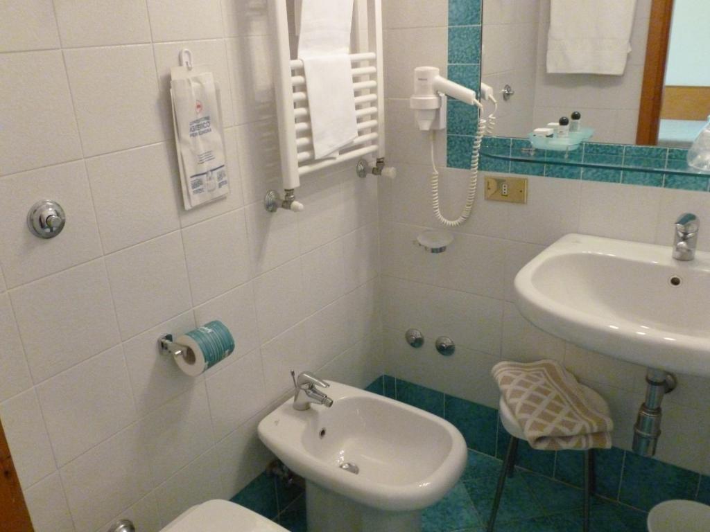 Koupelna v ubytování Hotel Plaza