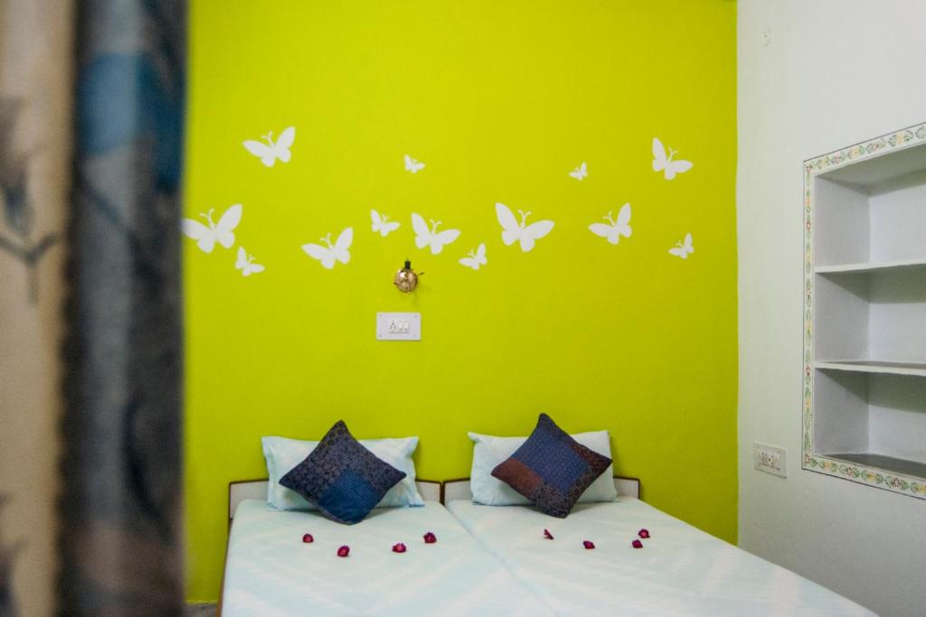 Postel nebo postele na pokoji v ubytování Hotel Rising Star