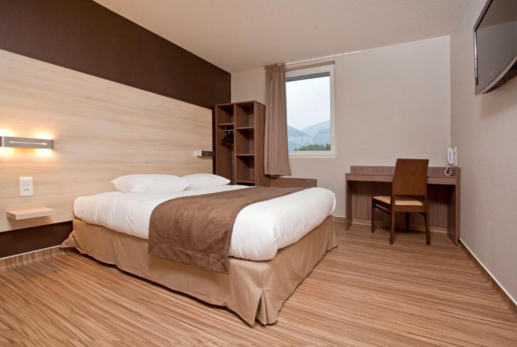 Gulta vai gultas numurā naktsmītnē Ekho Hotel Grenoble Nord Saint Egrève