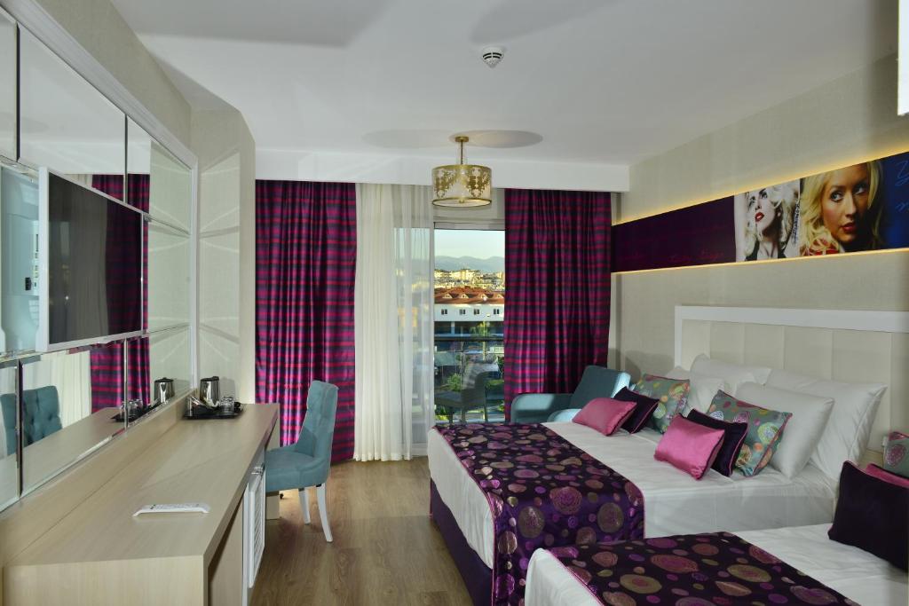 Azura Deluxe Resort & Spa - Ultra All Inclusive - Deluxe Kamer Met Landaanzicht - Ultra All -inclusive