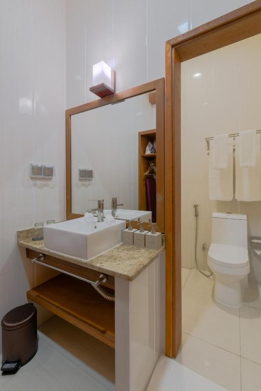 Araamu Hotels Maldives at Dhiffushi - 5