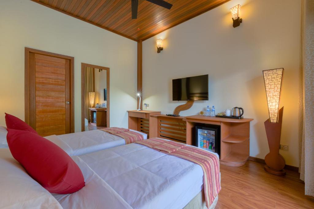 Araamu Hotels Maldives at Dhiffushi - 3