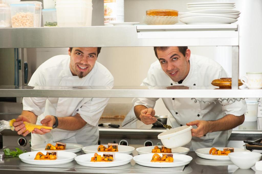 a group of three chefs preparing food in a kitchen at Kupfer-Dachl in Katzelsdorf