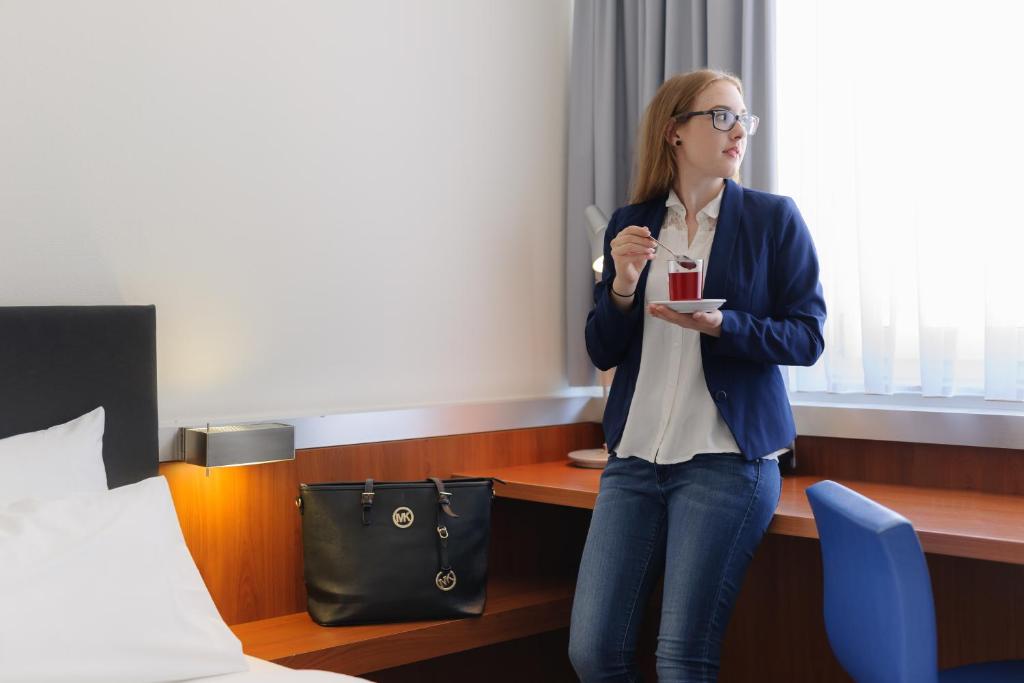 Postel nebo postele na pokoji v ubytování Novotel Erlangen