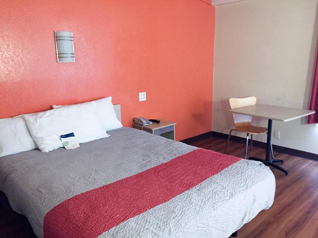 Postel nebo postele na pokoji v ubytování Motel 6-Warwick, RI - Providence Airport - I-95