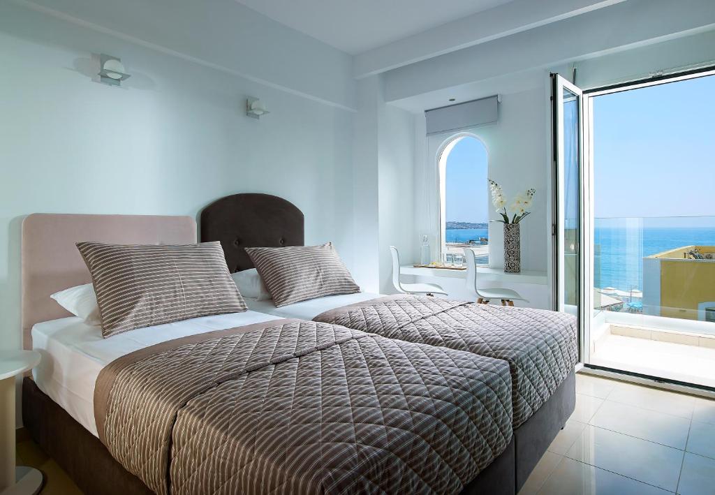 Posteľ alebo postele v izbe v ubytovaní Coral Hotel