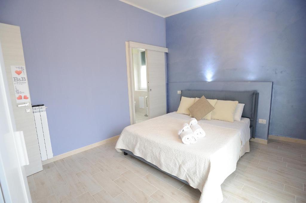 a bedroom with a bed with two stuffed animals on it at Arianna in Salerno