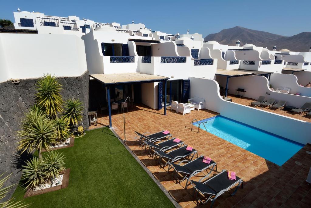 an aerial view of a villa with a swimming pool at Villa Yucas in Playa Blanca