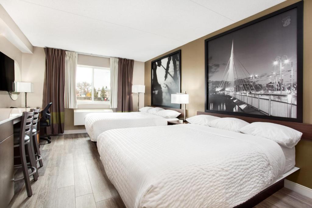 
2 Queen Bed, Efficiency, Non-Smoking
