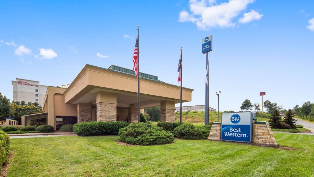 a best western sign in front of a best western building at Best Western Hickory in Hickory