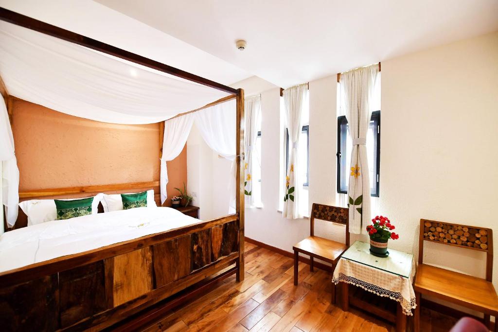 a bedroom with a large bed with a wooden headboard at T&T Story Hotel (Xi Gong Pier) in Kunming