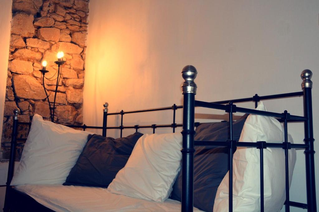 Łóżko lub łóżka w pokoju w obiekcie Apartmány Pod Putimskou branou