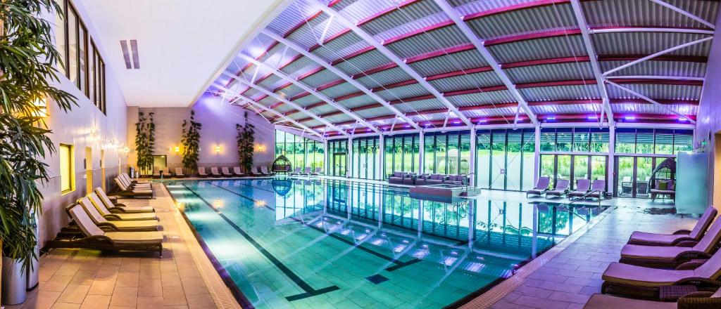 Bazén v ubytování Ramside Hall Hotel, Golf & Spa nebo v jeho okolí