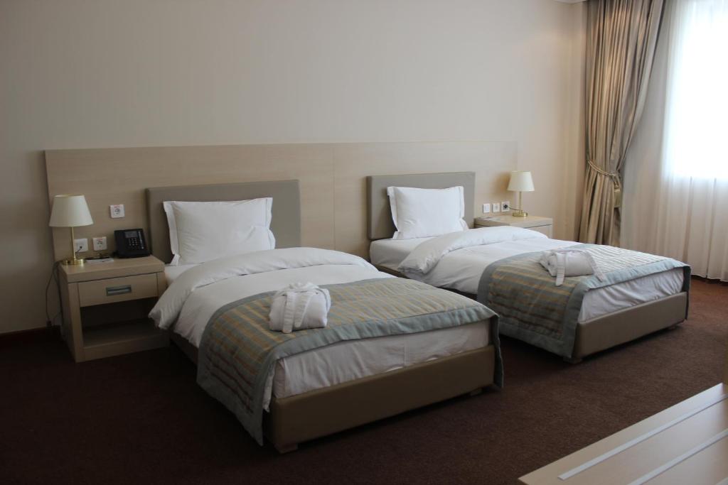 Caspian Riviera Grand Palace Hotel - Suite Familiar Con Balcón