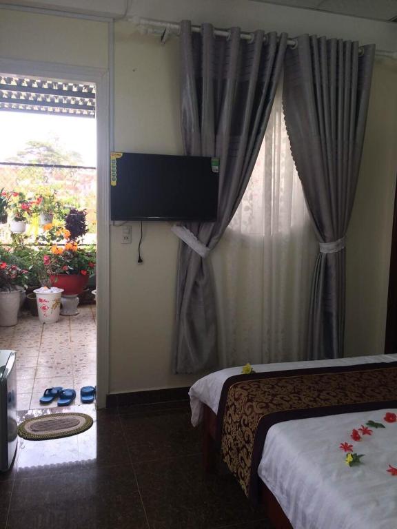 TV a/nebo společenská místnost v ubytování Thien Phu Guesthouse Dalat