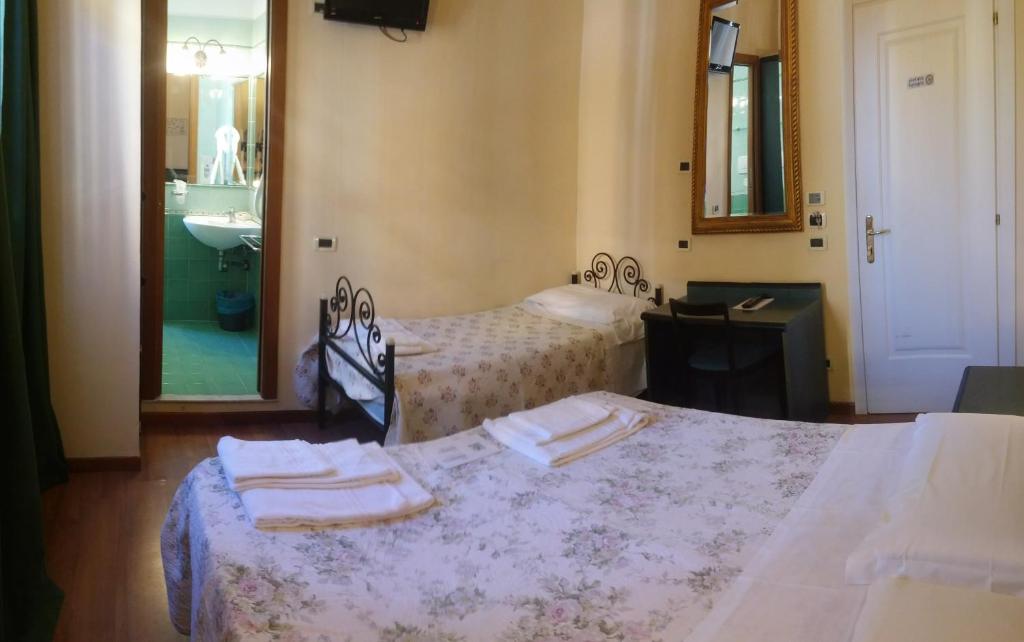 Postel nebo postele na pokoji v ubytování Hotel Prati